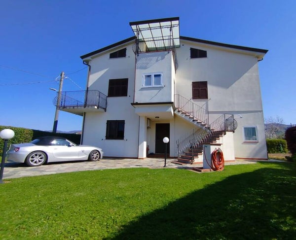 unità abitativa divisa in due appartamenti: 1) Cà Luciano e 2) Cà Frà & Oly