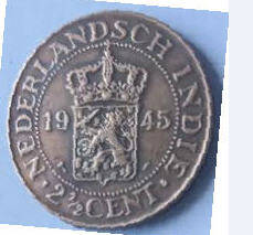 Nederlandsch Indie, 1945 , 2,5 cent , Dia 3.10  Th 0,20 cm