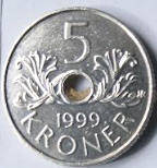 NW 7B - NORWAY - 1999 , 5 KRONER , Dia 2.59 Th 0.20 CM
