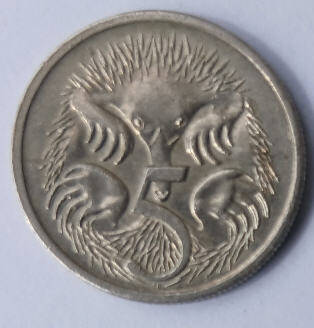 Queen Elizabeth II, DG Regina, Australie , 1976,  5 p  ,Dia 1.9 th 0.12 cm