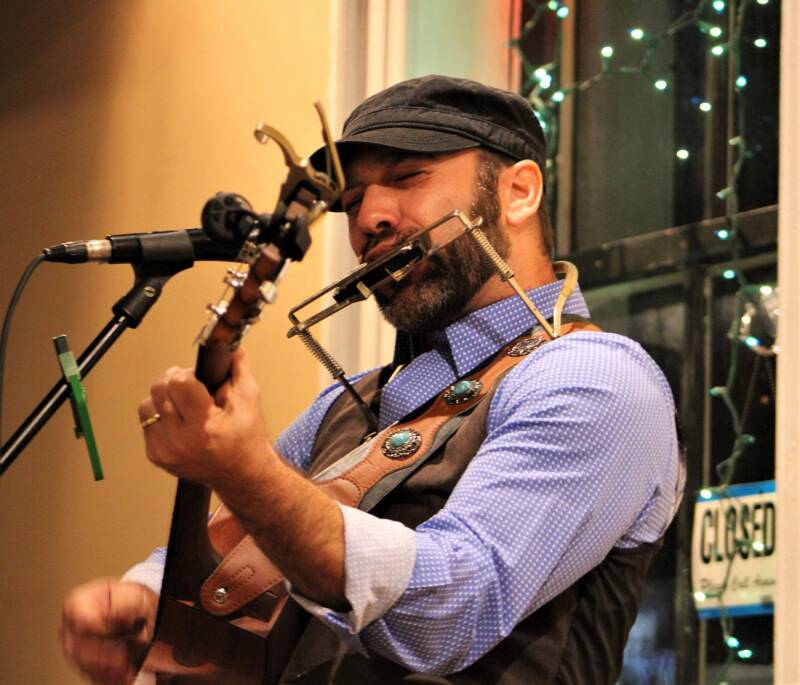 acoustic-musician-live-harmonica-guitar-performance-tammy-brewer-photography-jpg-standard.jpg