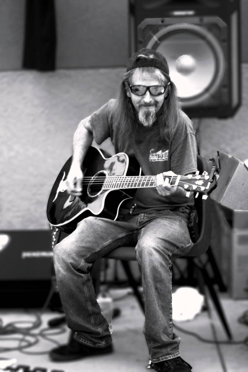 black-and-white-musician-photography-tammy-brewer-jpg-standard-l96v5z.jpg