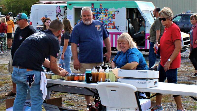 community-event-vendor-market-smoky-mountains-east-tennessee-tammy-brewer-photography-tennessee-shine-co-jpg-standard.jpg
