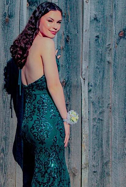 emerald-green-sequin-prom-dress-portrait-edited-lighting-tammy-brewer-photography-jpeg-standard.jpg