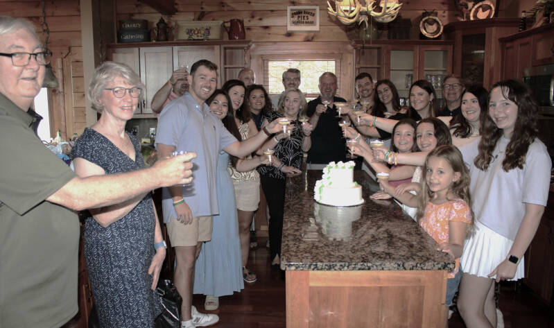 family-celebration-toast-cabin-kitchen-tammy-brewer-photography-jpeg-standard.jpg