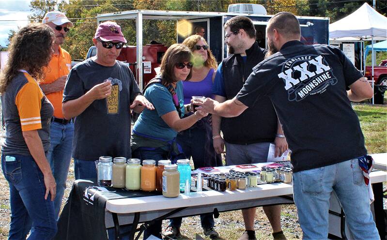 festival-vendor-tasting-booth-smoky-mountains-east-tennessee-tammy-brewer-photography-jpg-standard.jpg
