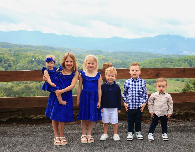 group-of-children-standard-idc8yp.webp