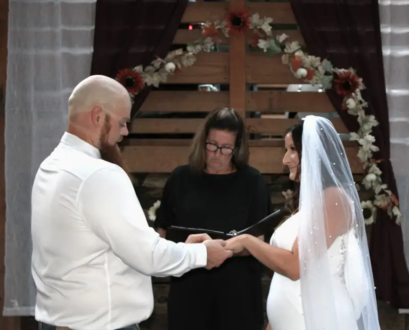 intimate-cabin-wedding-ceremony-wood-pallet-altar-backdrop-long-pearl-wedding-veil-indoor-elopement-photography-standard.webp