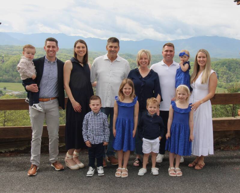 large-family-reunion-portrait-mountain-overlook-tammy-brewer-photography-jpeg-standard.jpg