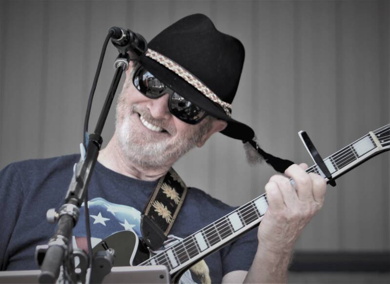 live-music-guitarist-fedora-hat-portrait-tammy-brewer-photography-jpeg-standard.jpg