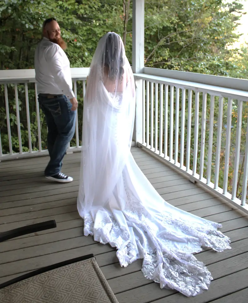 long-lace-wedding-dress-train-pearl-bridal-veil-cabin-deck-wedding-portraits-casual-groom-wedding-style-east-tennessee-sevier-county-standard.webp