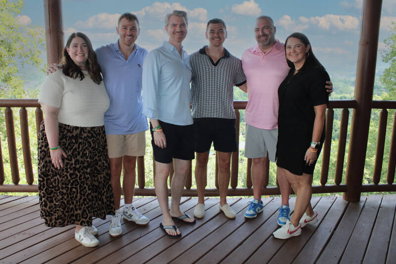 smoky-mountain-cabin-deck-group-portrait-tammy-brewer-photography-jpeg-standard.jpg