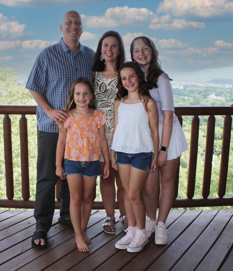 smoky-mountain-cabin-family-portrait-tammy-brewer-photography-jpeg-standard.jpg