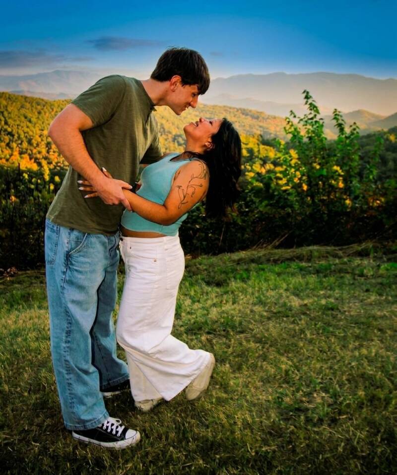 smoky-mountain-fall-surprise-proposal-foothills-parkway-dip-tammy-brewer-photography-standard.jpg