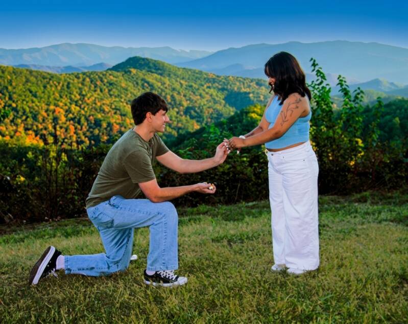 tail-of-the-dragon-foothills-parkway-surprise-proposal-ring-tammy-brewer-photography-jpg-standard.jpg