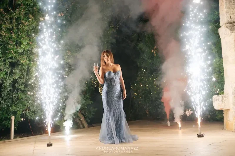 Ingresso Ragazza diciottesimo compleanno esterno con scenografie