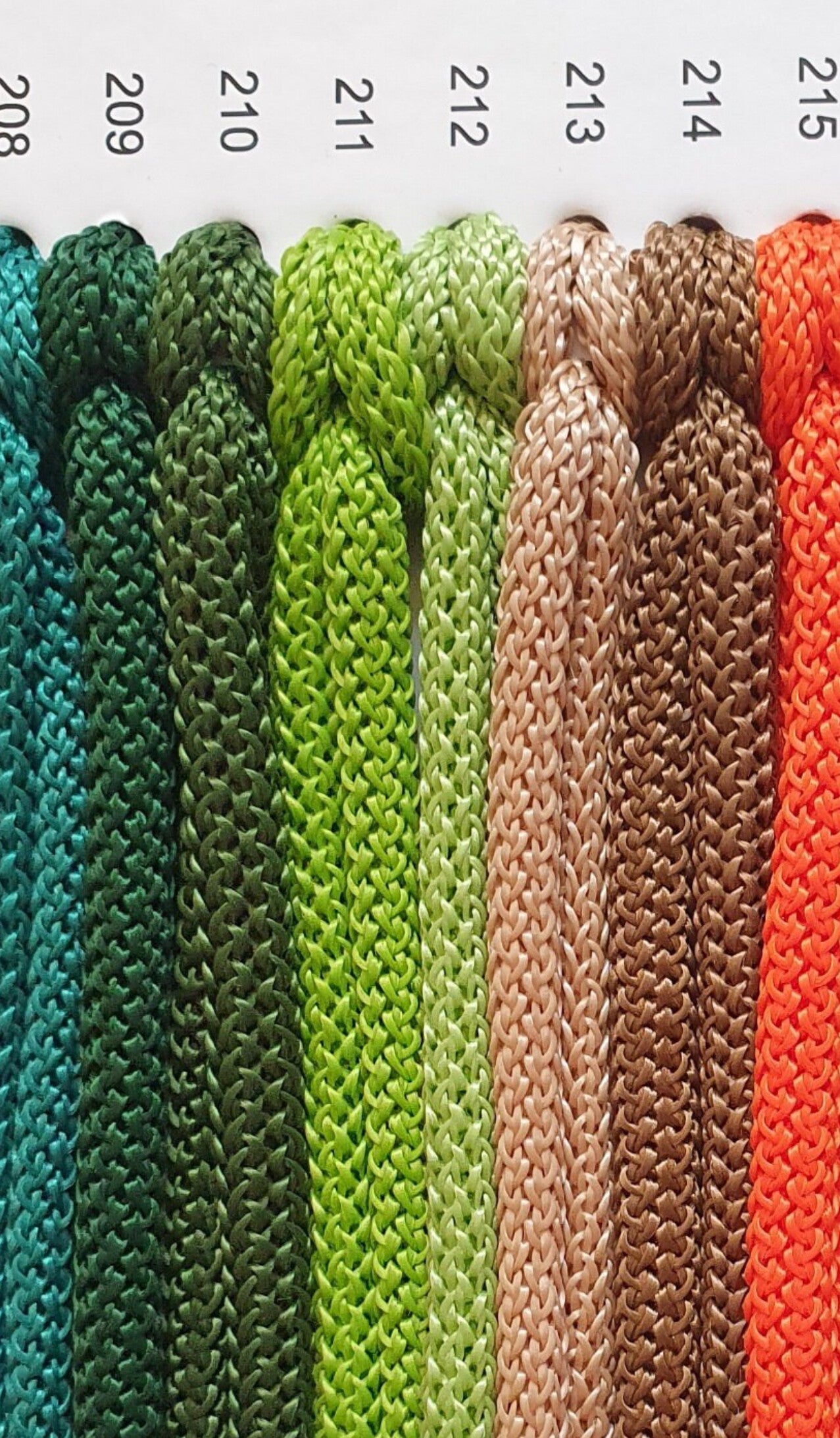 Farge.211 Skarp Vårgrønn 5-6mm Blank Tråd