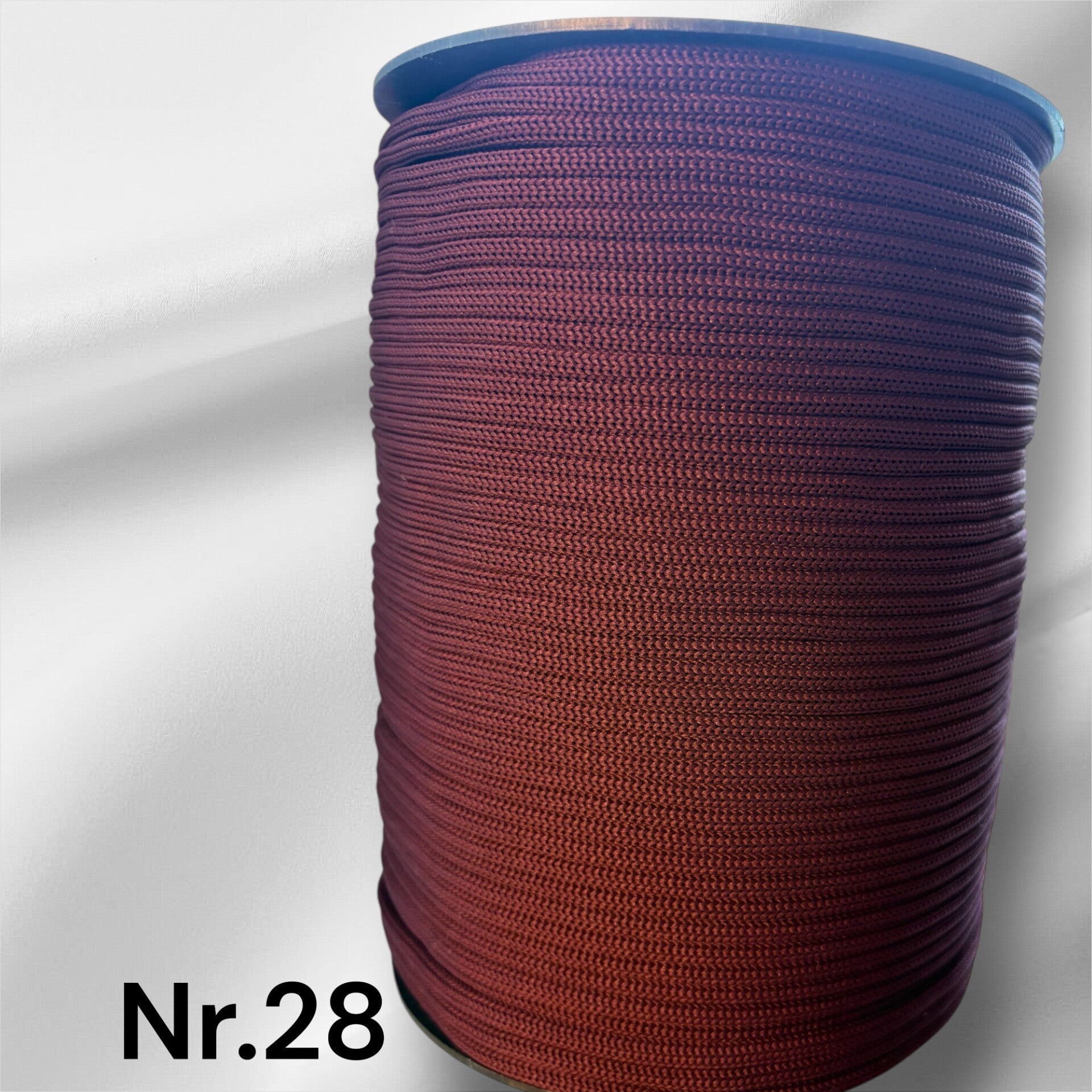 Nr.28 Burgunder 4mm flat tråd