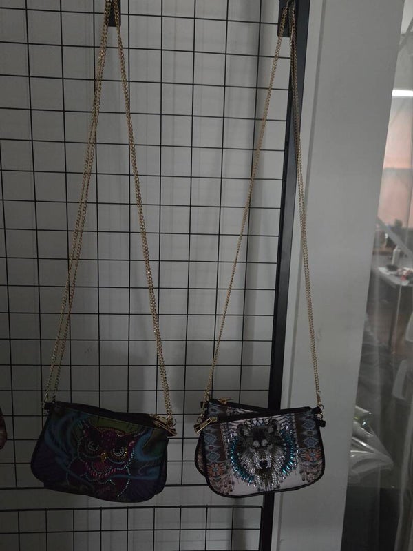Small Cross shoulder bag with chain