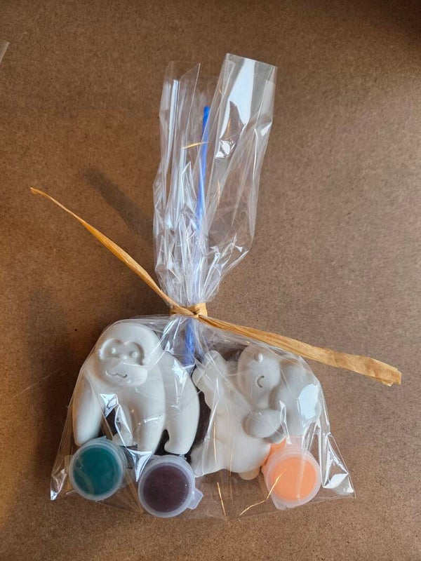 Paintable animal figurines