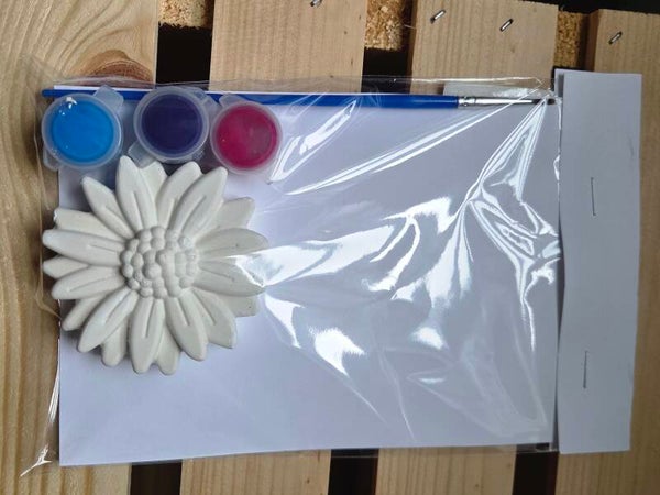1 large flower paintable figurine