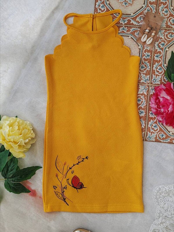 ROBE CINTRÉE JAUNE