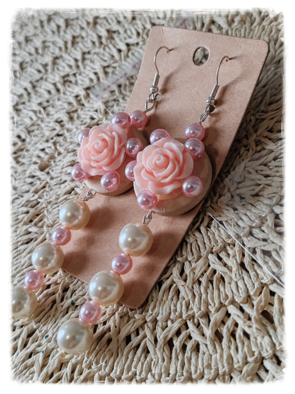 BOUCLE D'OREILLE FLEURS ROSE