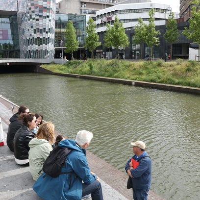 Bij de Vredenburg in Centrum Utrecht begint de boeiende historische wandeling over Karel de vijfde