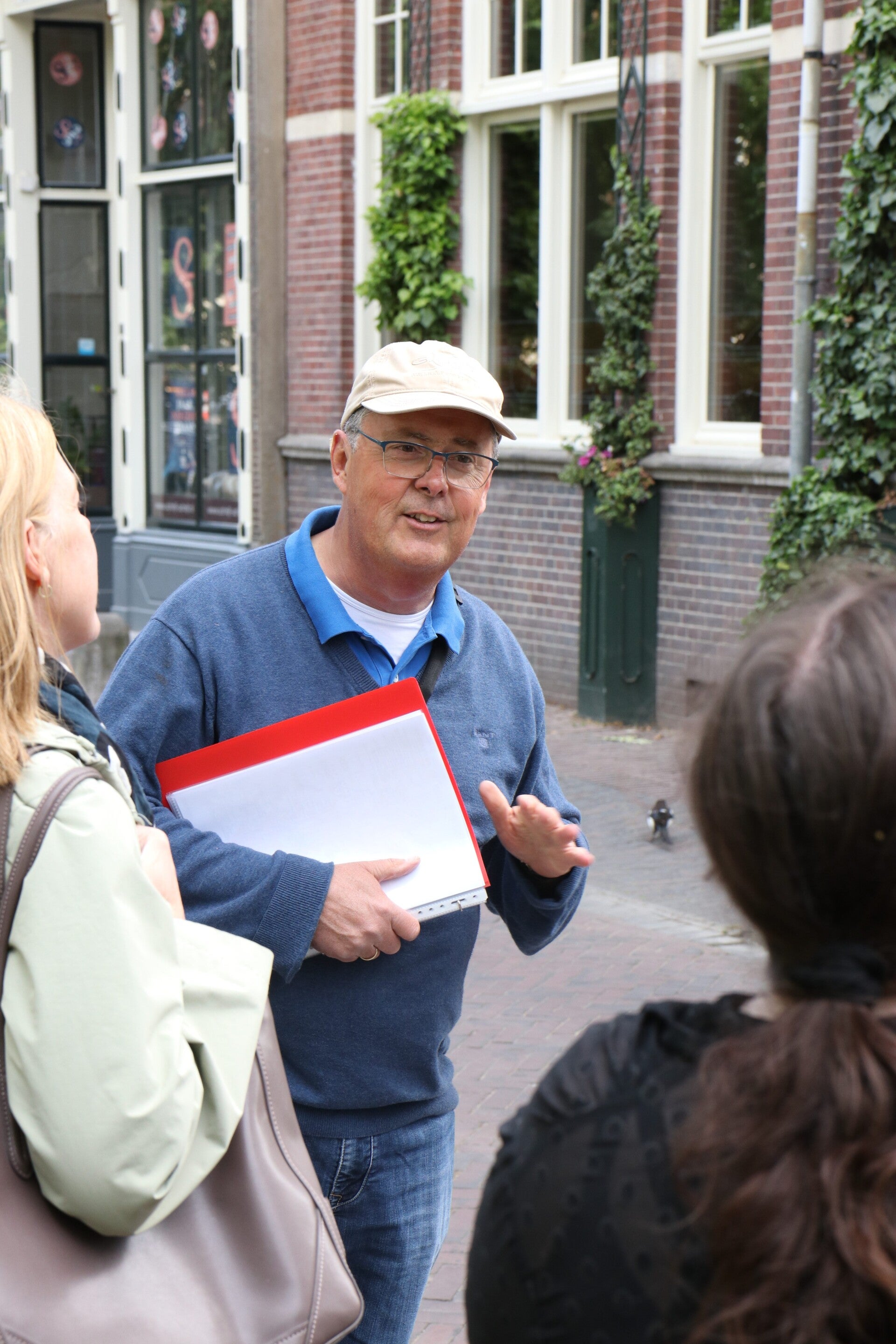 Roel verteld met passie zijn story telling verhalen op locatie