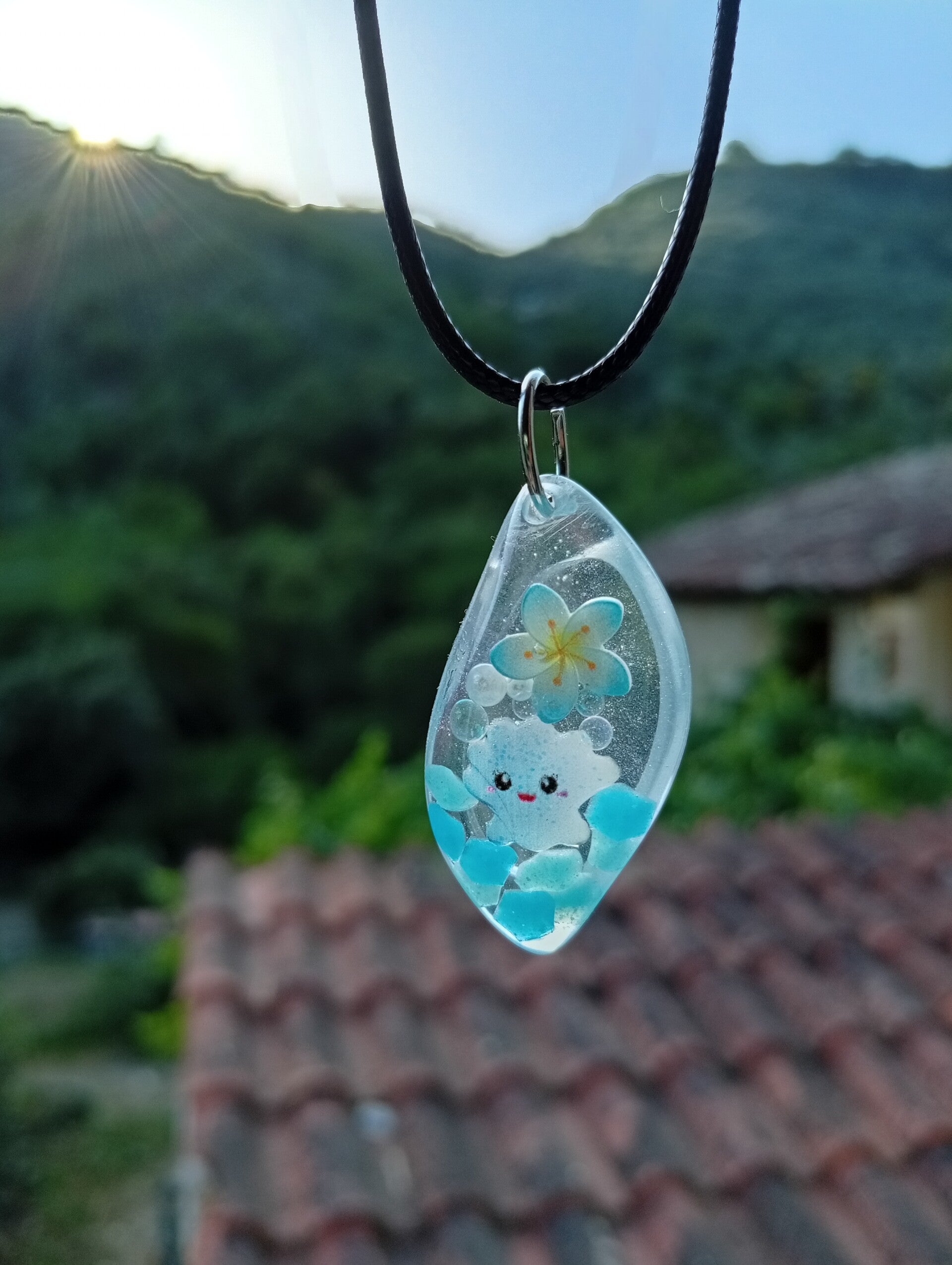 Pendentif phosphorescent rigolo