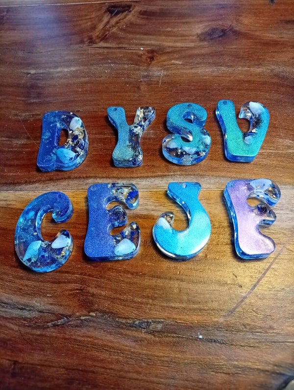 Lettres caméléon pailleté et coquillages