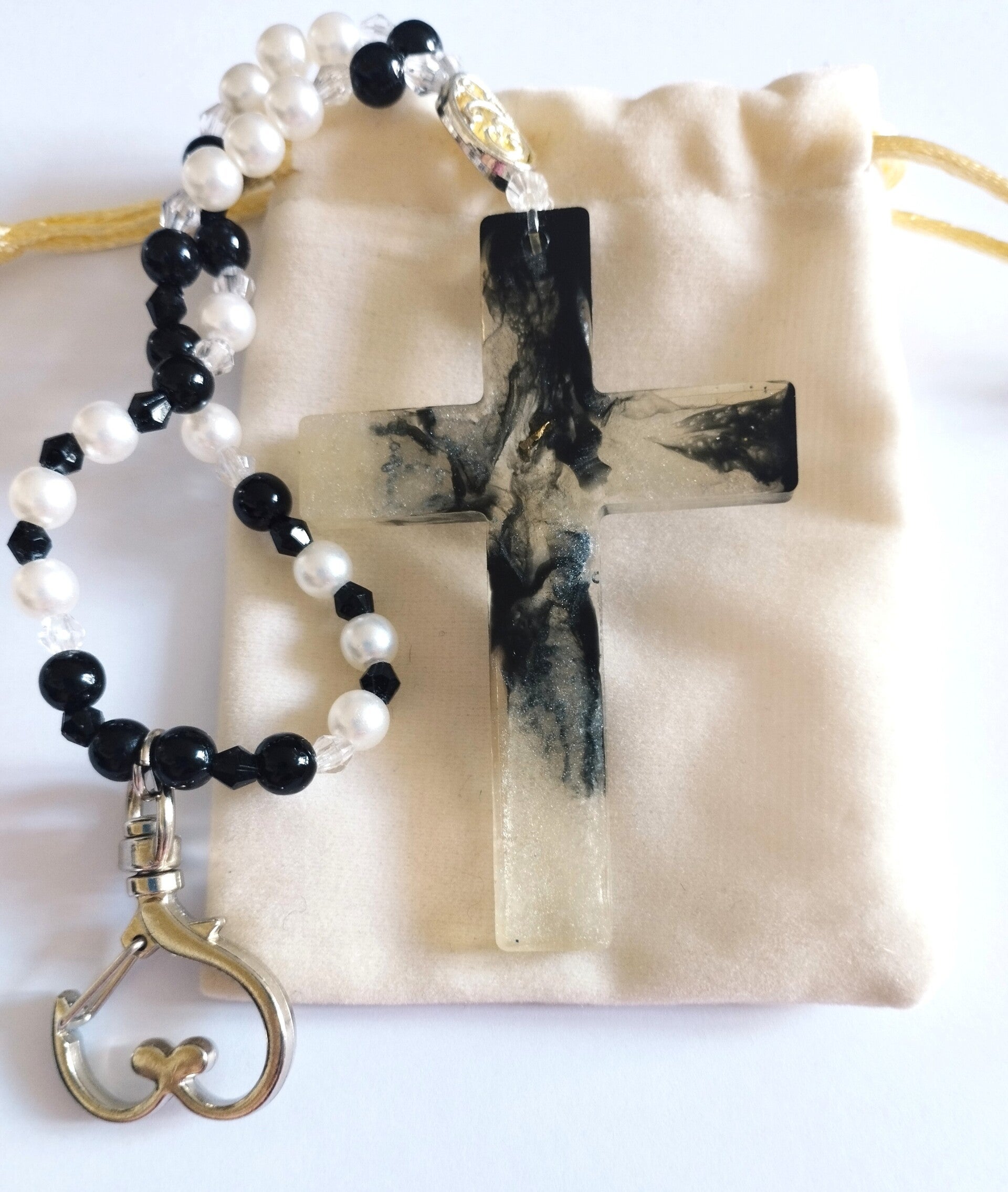 Bijou de sac – Croix protection & ancrage 🖤✨