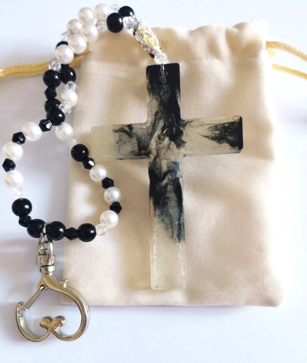 Bijou de sac – Croix protection & ancrage 🖤✨