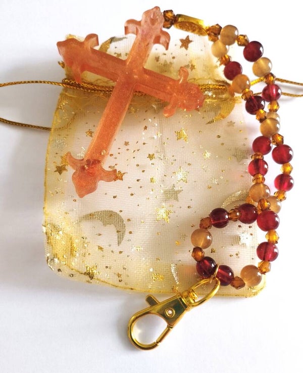 Bijou de sac – Croix ancrage & stabilité 🤎✨