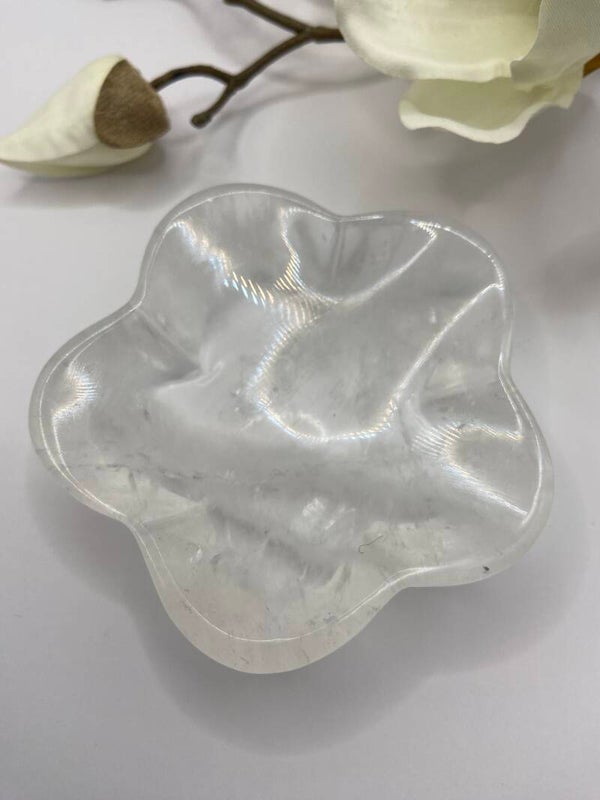 Bergkristall Schale als Blumenform