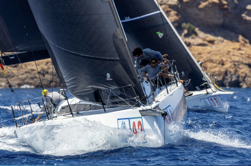 Nieuwe jachtzeilen en reparaties voor Warmond