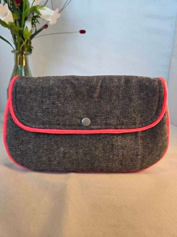tasje met drukknop -blinkend zwart/fluo-