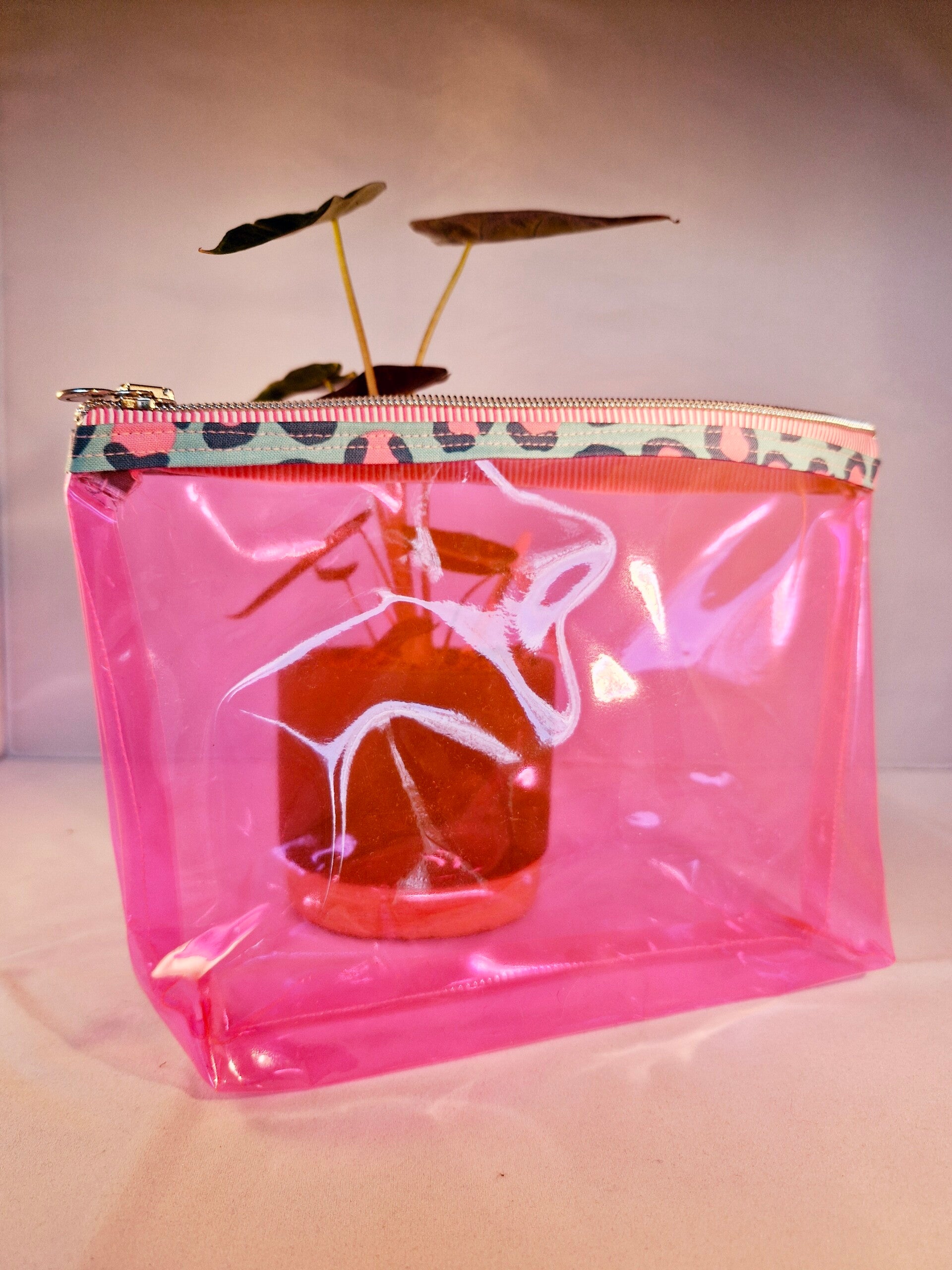 roze neon doorschijnende pennenzak -smiley-