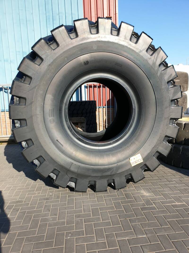 Arrival at Jason's Tyres new Michelin 45/65R39 XLD D2