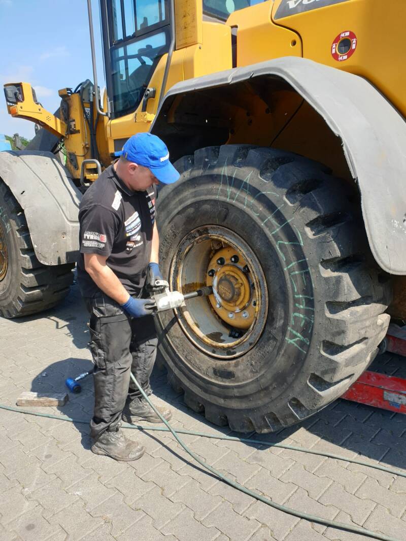 Various jobs for Jason's Tyres Team