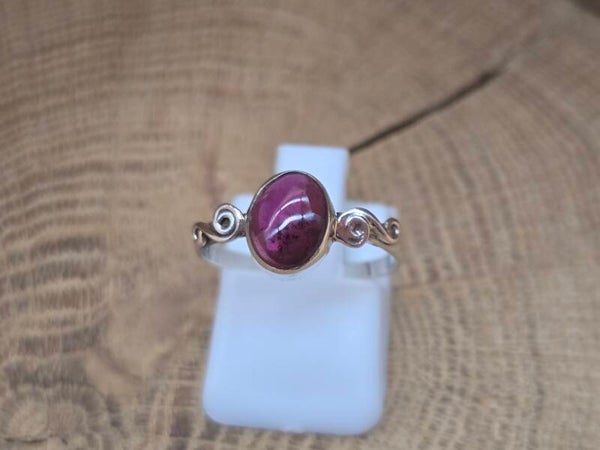 925 zilveren, ring met Granaat. Maat 15.5