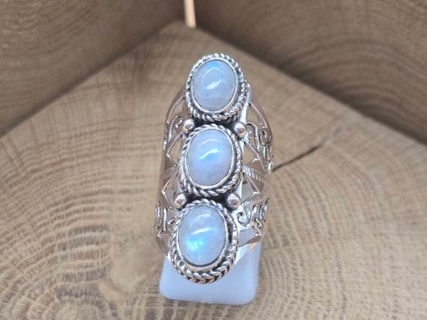 925 zilveren, ring met Maansteen. maat 17.5