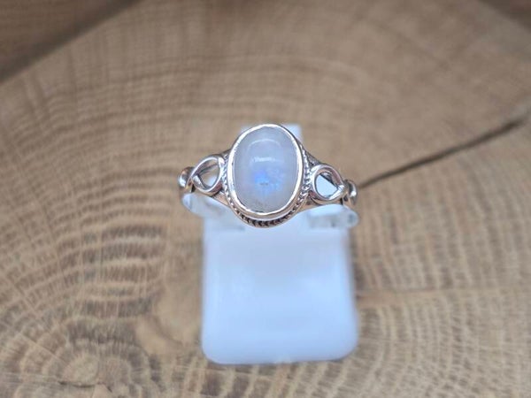 925 zilveren, ring met Maansteen maat 17