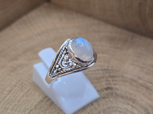 925 zilveren,  ring met Maansteen. Maat 19