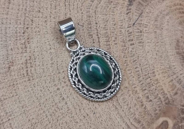 925 zilveren, hanger met Malachiet rond.