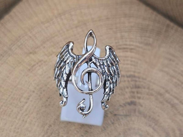 925 zilveren ring, Music gives wings. Maat 20.5
