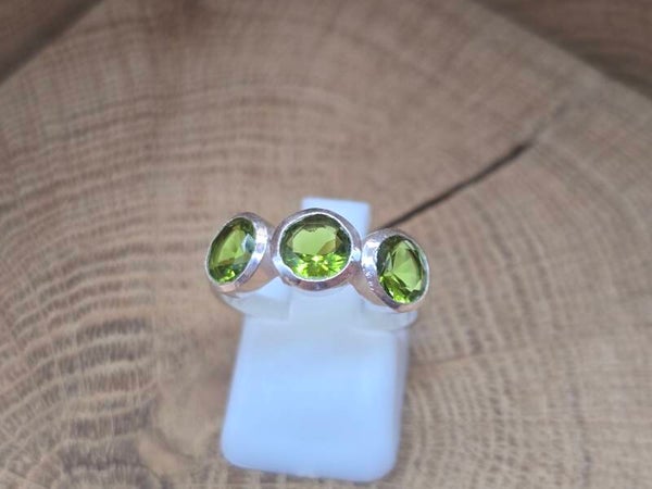 925 zilveren, ring met Peridoot maat 16.5