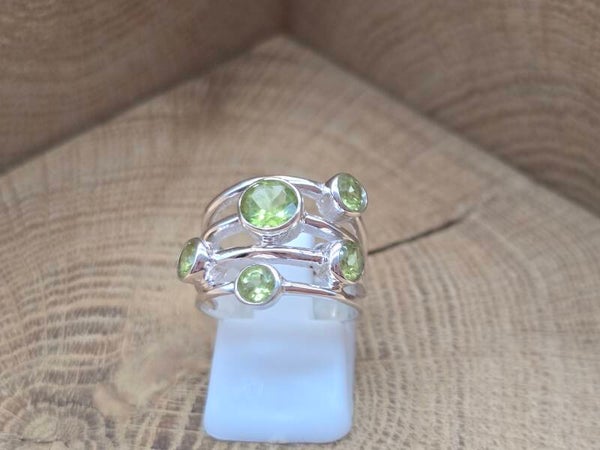 925 zilveren, ring met Peridoot maat 16