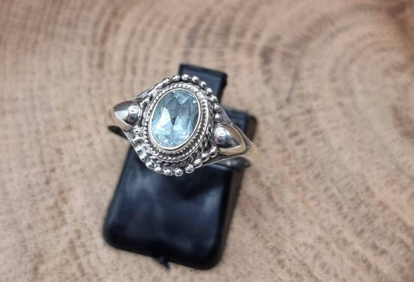 925 zilveren, ring met Topaas. Maat 17.5