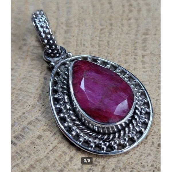 925 zilveren, ketting hanger met Robijn.